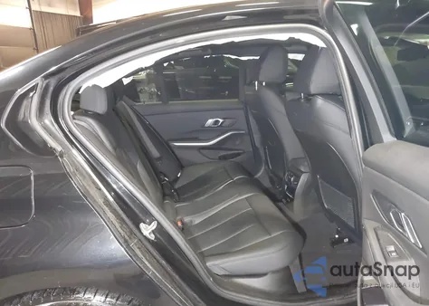 2021 BMW 330I xDrive z USA, uszkodzony, nr VIN 3MW5R7J06M8C22151